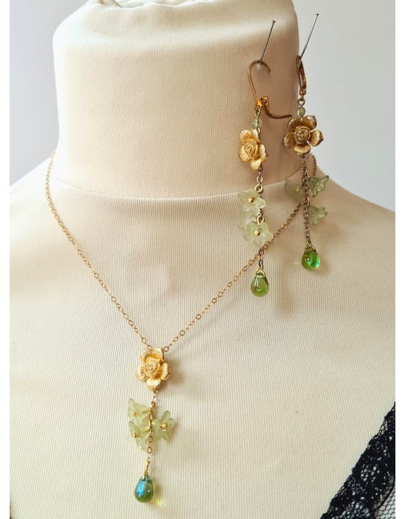 Collier Cascade de Roses Vert d'Eau