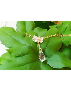 Parure Fleurs Crystal 2p: Boucles d'oreilles et Collier fin.